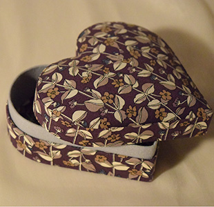 カルトナージュ｜ハートの箱